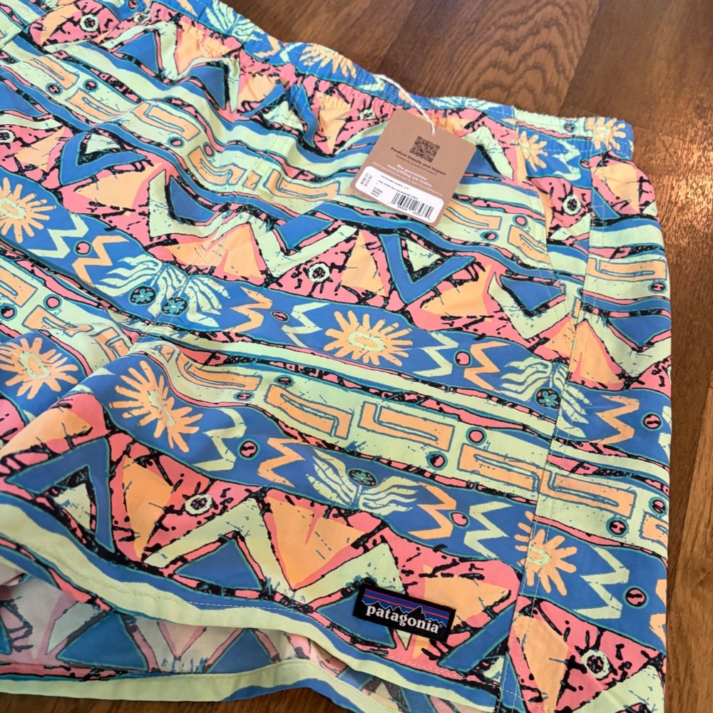 NWT Modern Patagonia Aztec Multicolor High Hopes Geo Salamander Baggies 5" - Picture 2 of 7